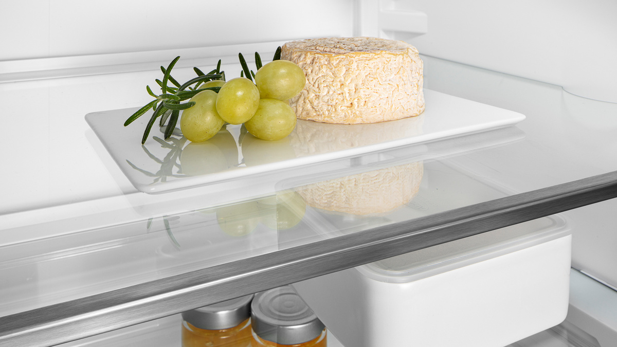 Скляні панелі з декоративними планками з покриттям під нержавіючу сталь